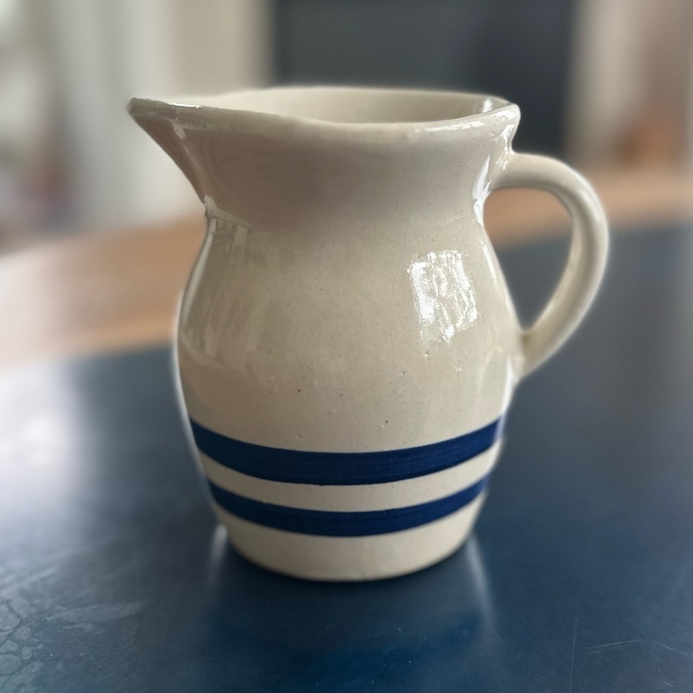 Robinson Ransbottom RRPCo Stoneware 1-pint WILLIAMSBURG Small Pitcher 4-5/8"